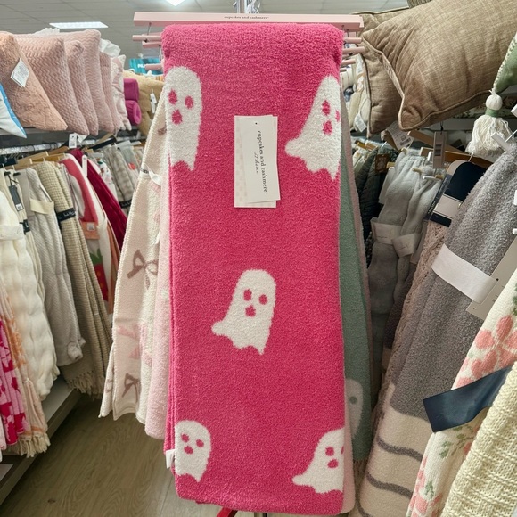 NWT Cupcakes & Cashmere Pink and White Ghost Blanket - Picture 1 of 4